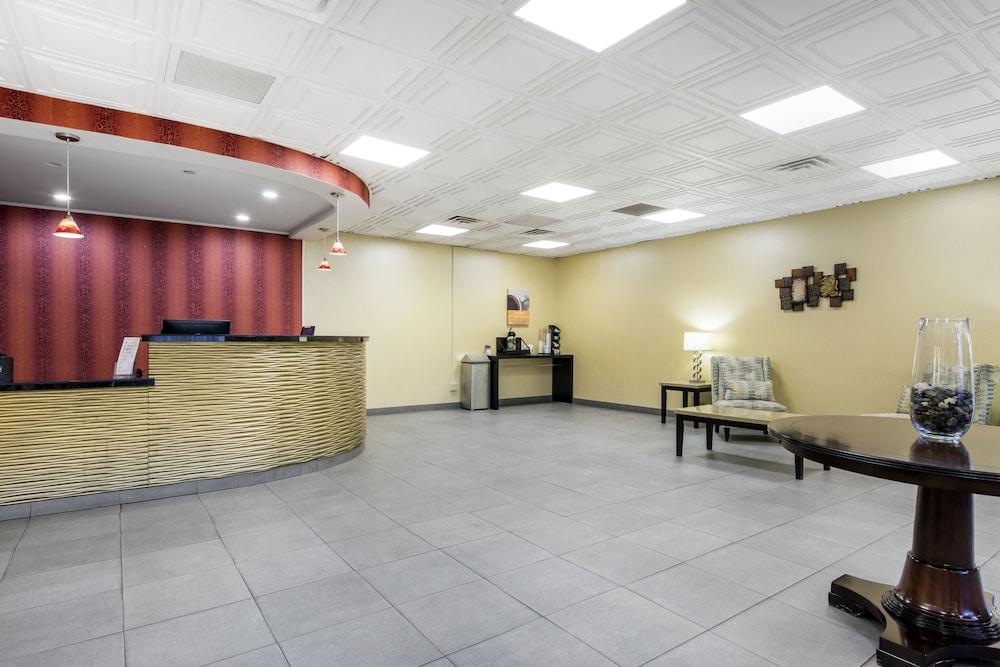 Quality Inn & Suites Charleston - Civic Center Eksteriør billede