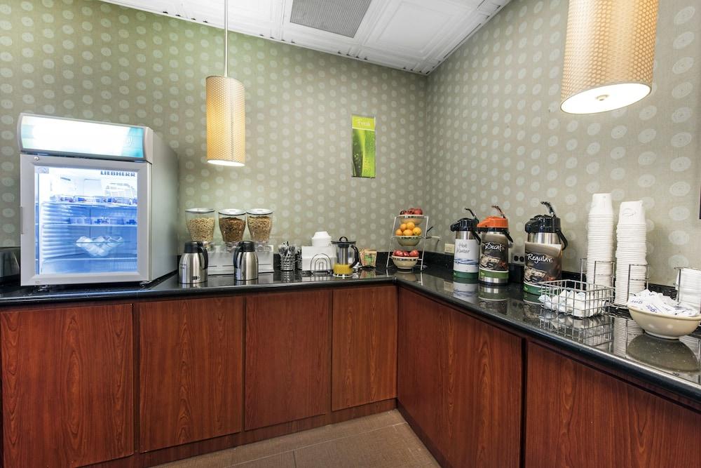 Quality Inn & Suites Charleston - Civic Center Eksteriør billede