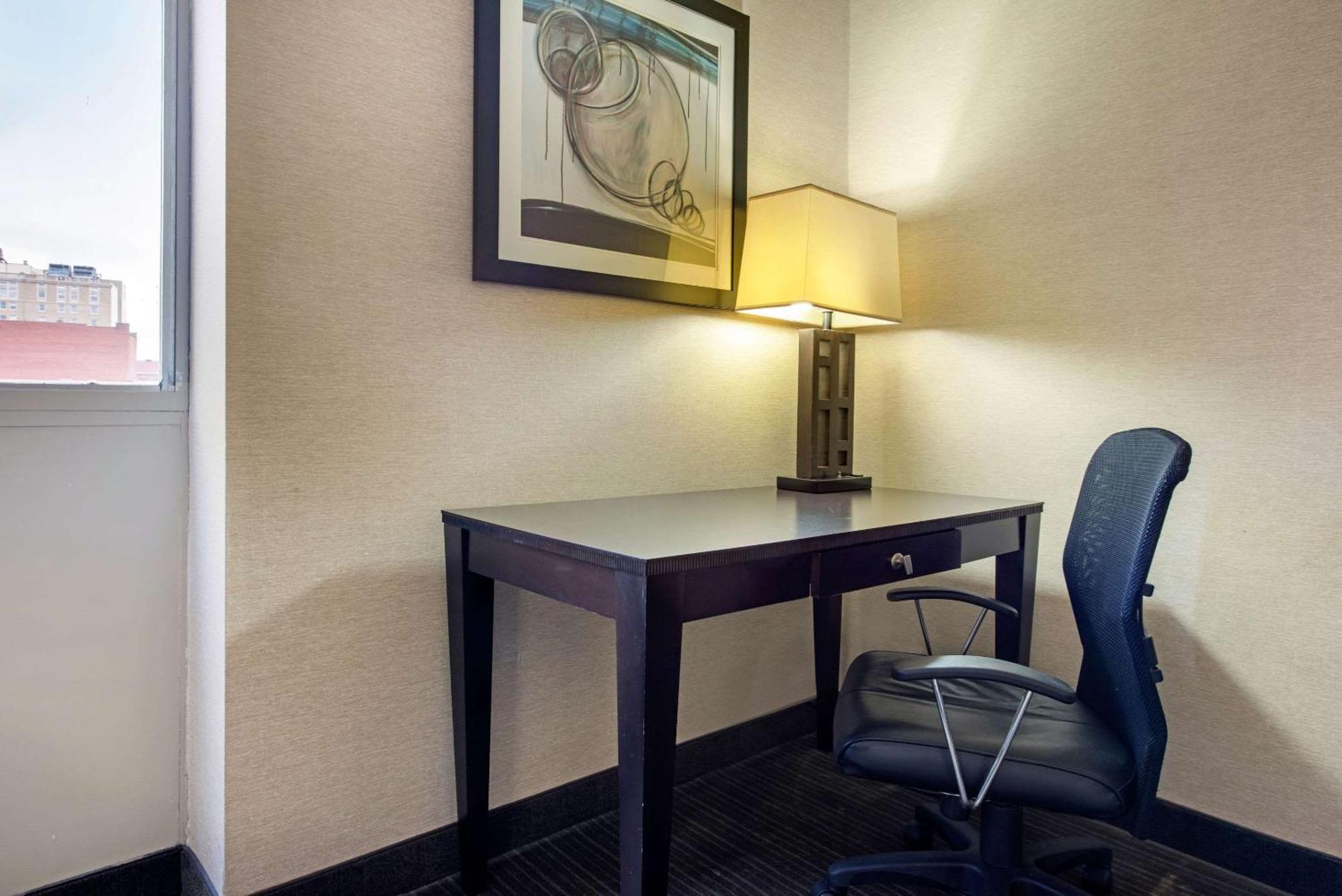 Quality Inn & Suites Charleston - Civic Center Eksteriør billede