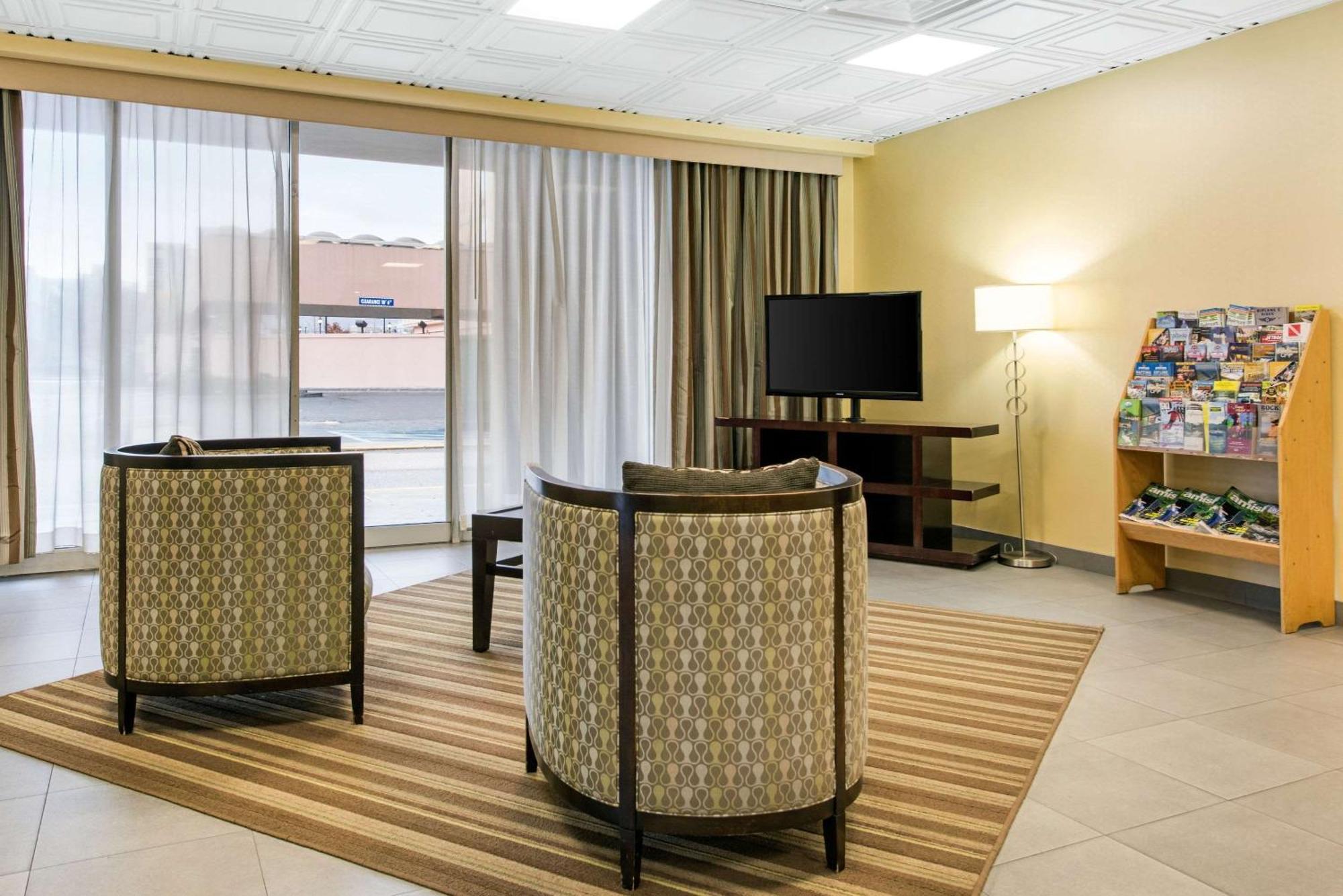 Quality Inn & Suites Charleston - Civic Center Eksteriør billede