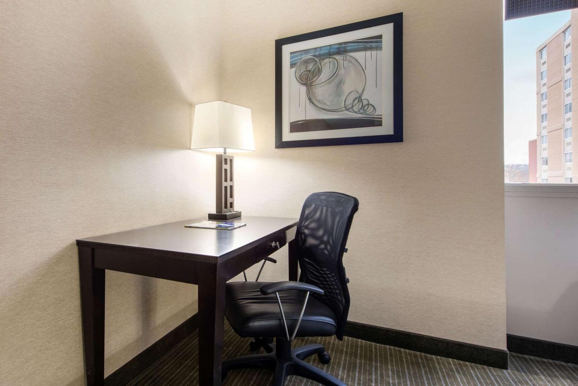 Quality Inn & Suites Charleston - Civic Center Eksteriør billede