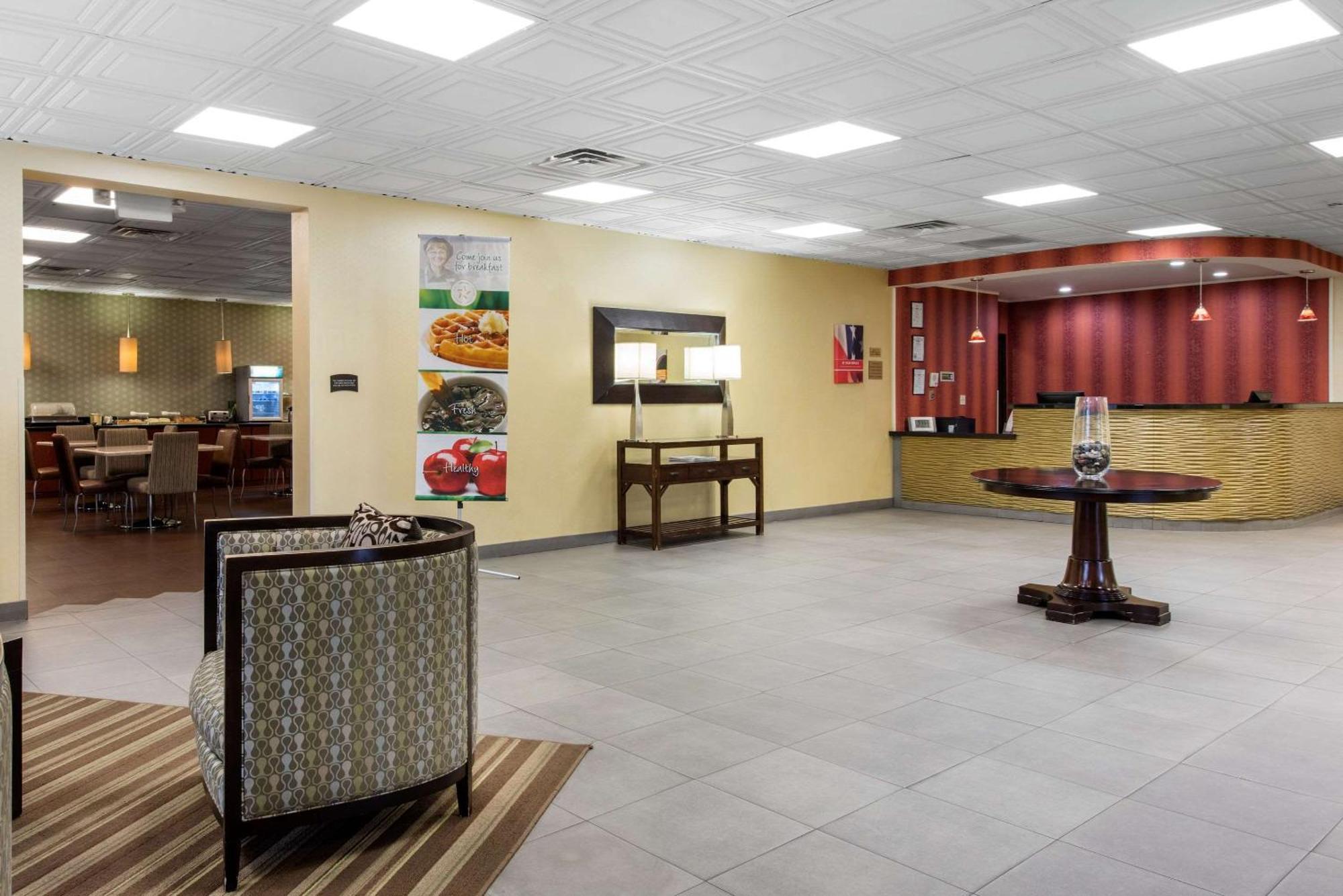 Quality Inn & Suites Charleston - Civic Center Eksteriør billede